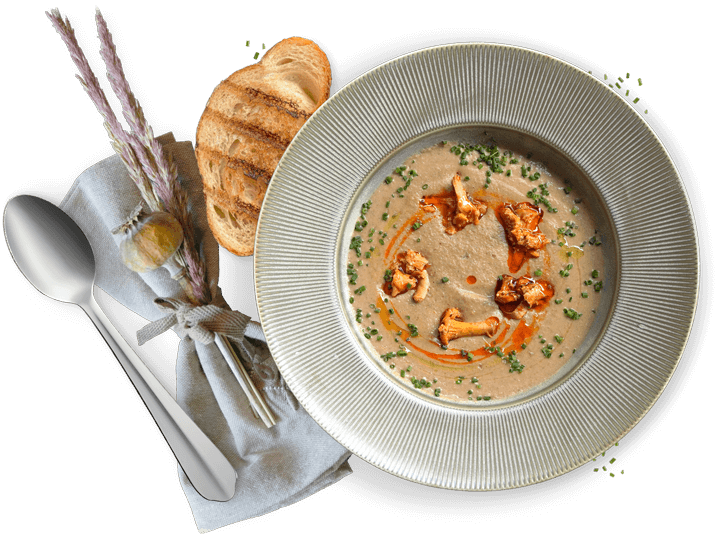 Foto eines hergerichteten Tellers mit Pfifferlingssuppe